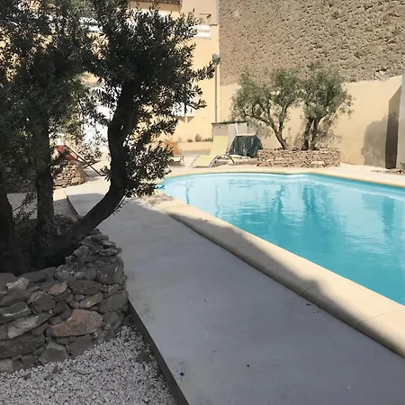 Maison De *